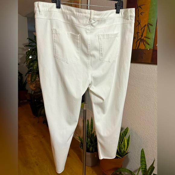Kate & Mallory white cropped jeans plus size 2X - Picture 5 of 8